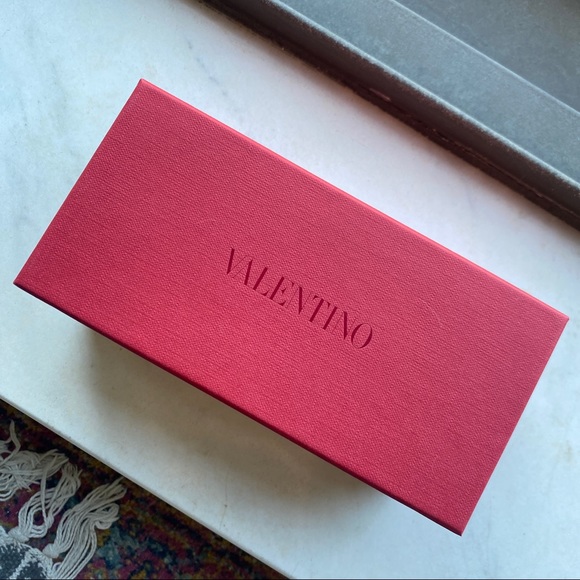 Valentino Sunglasses - Brand New! Never worn! VA2052 - Picture 15 of 16